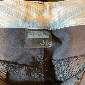 Athleta Trekkie Bermuda 2.0 Short Gray Green Hiking Size 6 Style 596504